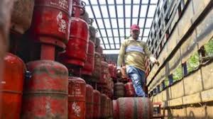 लखनऊ में हर रोज 10 हजार अतिरिक्त सिलेंडरों की डिलीवरी