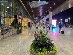 लखनऊ में एयर इंडिया की फ्लाइट की इमरजेंसी लैंडिंग, खराब मौसम के कारण लिया गया बड़ा फैसला