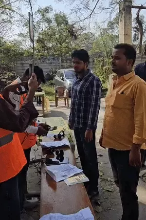 UP Police SI Recruitment Exam Held at 54 Centres in Lucknow; Candidates Asked to Remove Anklets and Shoes, Paper Leak Rumours Denied