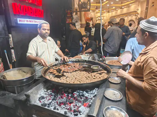 Gas Shortage Hits Lucknow, Coal Demand Surges; 60% Shops Shut in Chatori Gali