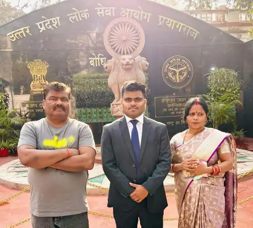 लखनऊ की 2 बेटियां पहले प्रयास में बनीं PCS अफसर