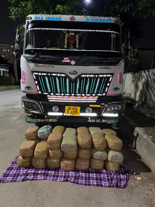 लखनऊ में 2 क्विंटल गांजा बरामद, तस्कर गिरफ्तार