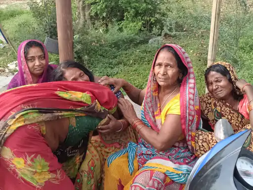 लखनऊ में सड़क किनारे मिला युवक का शव, परिजनों ने दोस्तों पर लगाया हत्या का आरोप