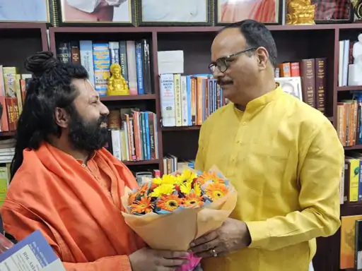 आशुतोष महाराज का बड़ा बयान: डिप्टी CM ब्रजेश पाठक पर FIR कराने की चेतावनी