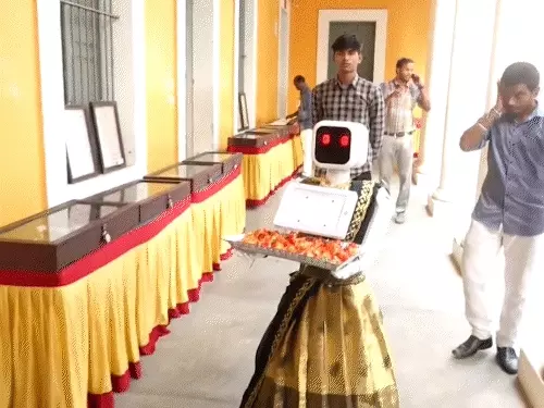 पुडुचेरी CM बाइक से वोट डालने पहुंचे, हिमंता ने कामाख्या मंदिर में की पूजा