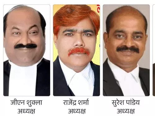 लखनऊ बार एसोसिएशन चुनाव में वोट डालने पहुंचे वकील, भारी उत्साह