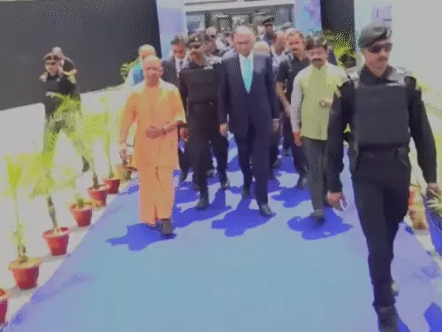 टाटा मोटर्स की 10 लाखवीं गाड़ी को CM ने दिखाई हरी झंडी, लखनऊ प्लांट ने रचा इतिहास