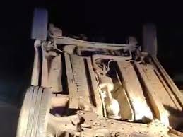 शिवपुरी में पलटी कार, 5 दोस्तों में एक की मौत