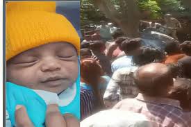 लखनऊ में मंदिर की दीवार ढही, 3 महीने के बच्चे की मौत