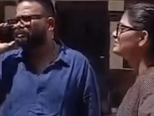 SC से अग्रिम जमानत के बाद हजरतगंज थाने पहुंचीं नेहा