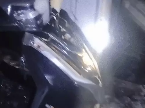 लखनऊ में स्कूटी शोरूम में भीषण आग, 9 गाड़ियां जलकर खाक