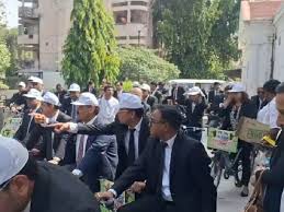 लखनऊ में 70 जज साइकिल से पहुंचे कोर्ट, पर्यावरण संरक्षण का दिया बड़ा संदेश