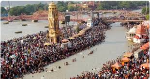 गंगा दशहरा पर हरिद्वार के ब्रह्मकुंड में आस्था का सैलाब, लाखों श्रद्धालुओं की भीड़