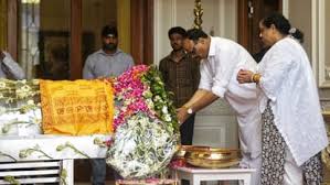 अखिलेश यादव के भाई प्रतीक की अंतिम यात्रा शुरू, सपा कार्यालय के बाहर रखा गया पार्थिव शरीर