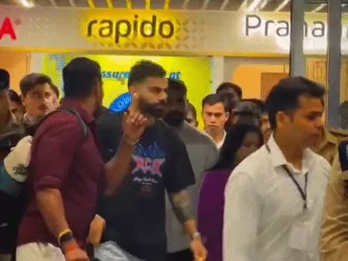 लखनऊ पहुंचे विराट कोहली, ब्लैक टी-शर्ट में दिखा स्टाइल; इकाना में करेंगे प्रैक्टिस, 7 मई को LSG vs RCB मुकाबला