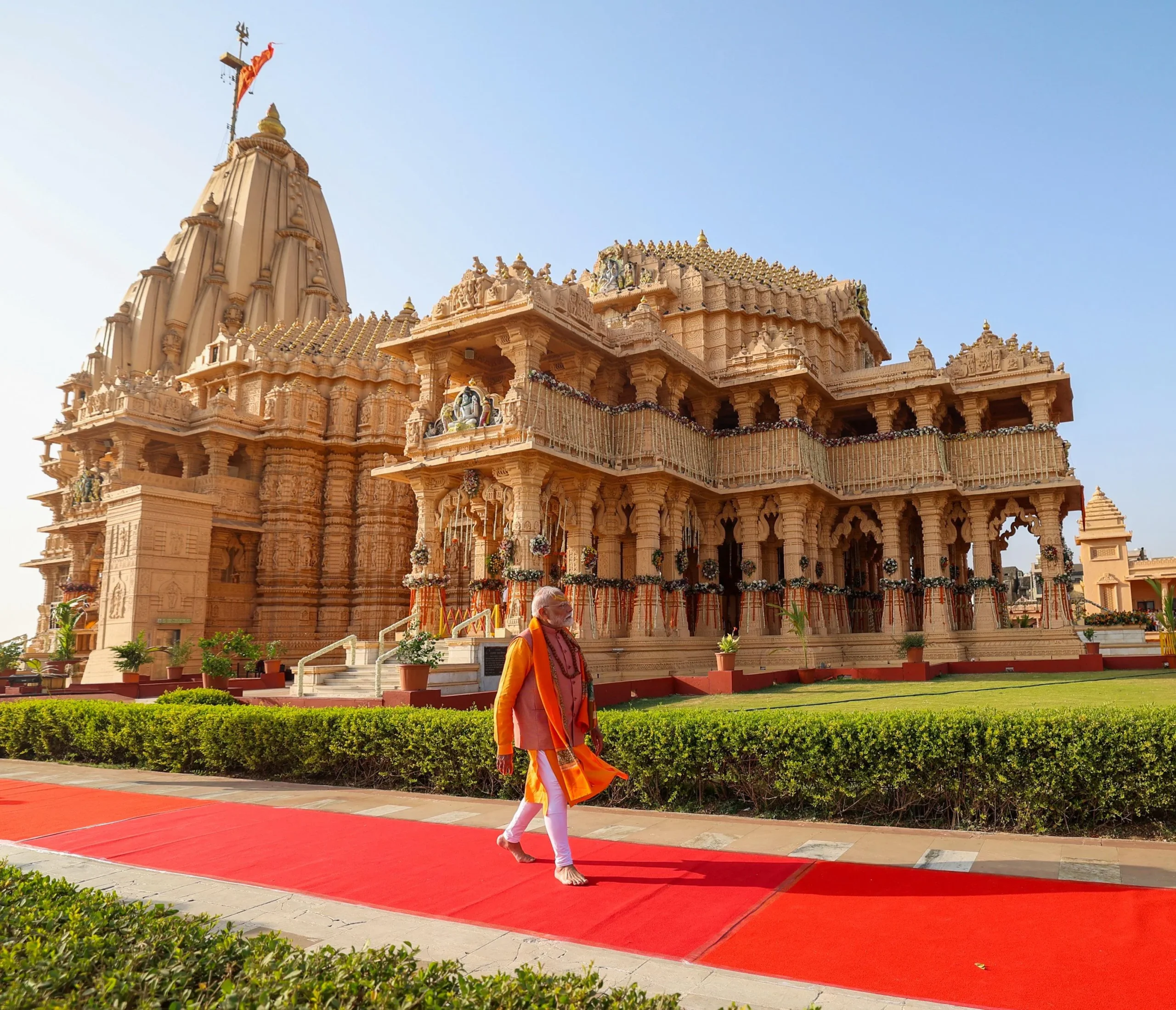 सोमनाथ मंदिर के 75 साल पूरे: पीएम ने रोड शो कर श्रद्धा जताई, मंदिर शिखर का होगा विशेष अभिषेक