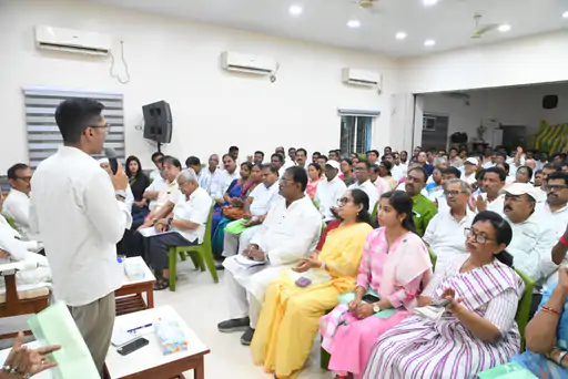 ममता बनर्जी का बड़ा संदेश: जो TMC छोड़ना चाहता है जाए, जरूरत पड़ी तो खुद दफ्तर पेंट करूंगी