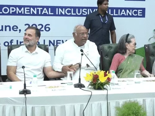 INDIA ब्लॉक की अहम बैठक में जुटे विपक्षी नेता, सोनिया-राहुल से लेकर ममता और अखिलेश तक रहे मौजूद