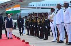 तीन दिवसीय सेशेल्स दौरे पर पहुंचे प्रधानमंत्री मोदी, एयरपोर्ट पर हुआ भव्य स्वागत