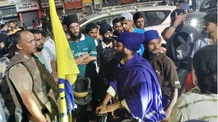 निहंगों की एंट्री से देहरादून में तनाव, सीमाओं पर कड़ी निगरानी के बीच शहर की ओर बढ़ा जत्था