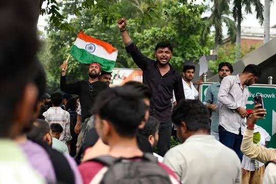 संसद भवन तक पहुंचे CJP प्रदर्शनकारी, अभिजीत दीपके हिरासत में
