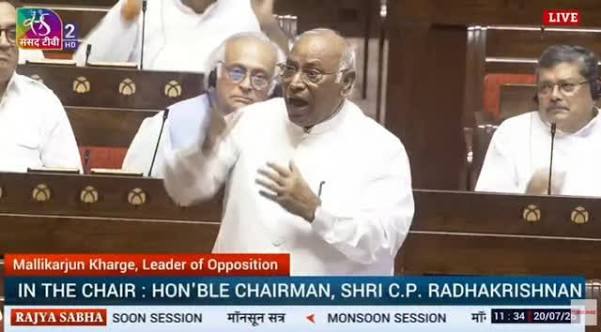 संसद में चढ़ावा चोरी और पेपर लीक पर हंगामा, विपक्ष का सरकार पर हमला