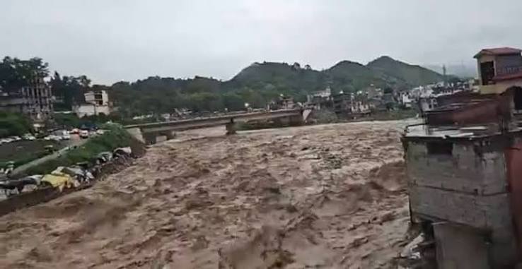 जम्मू-कश्मीर में बारिश का कहर, पुंछ में भूस्खलन से 7 लोगों की मौत