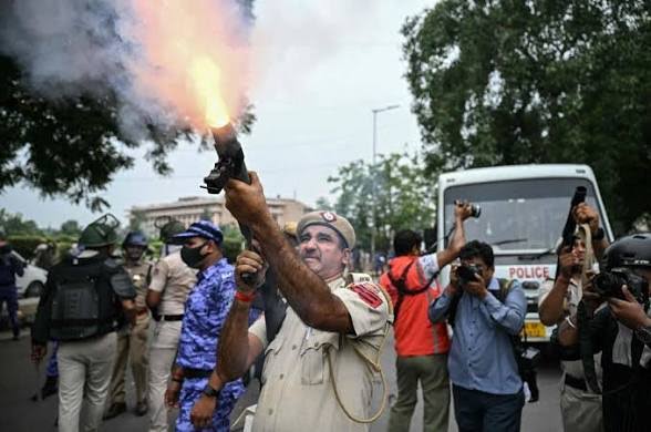 बिहार में पेपर लीक के विरोध ने पकड़ा उग्र रूप, पटना में छात्रों का प्रदर्शन हिंसक