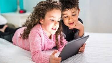 Health Tip: आपकी उम्र के हिसाब से कितना होना चाहिए Screen Time? जानिए एक्सपर्ट्स की सलाह