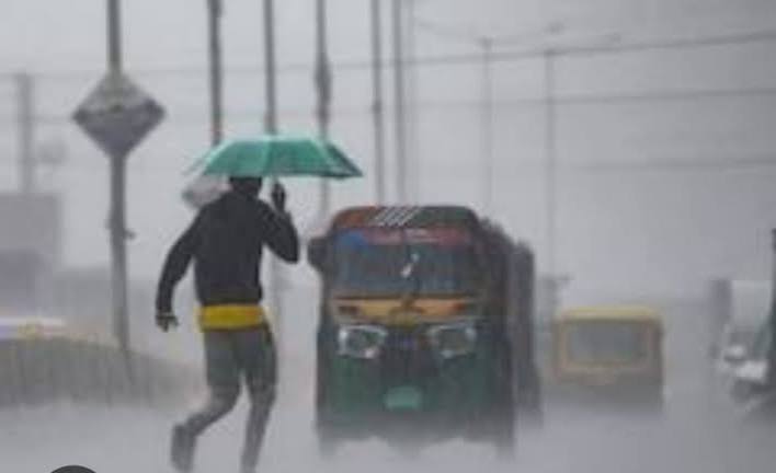 गुजरात में बारिश का रेड अलर्ट, सूरत में घर से बाहर न निकलने की सलाह