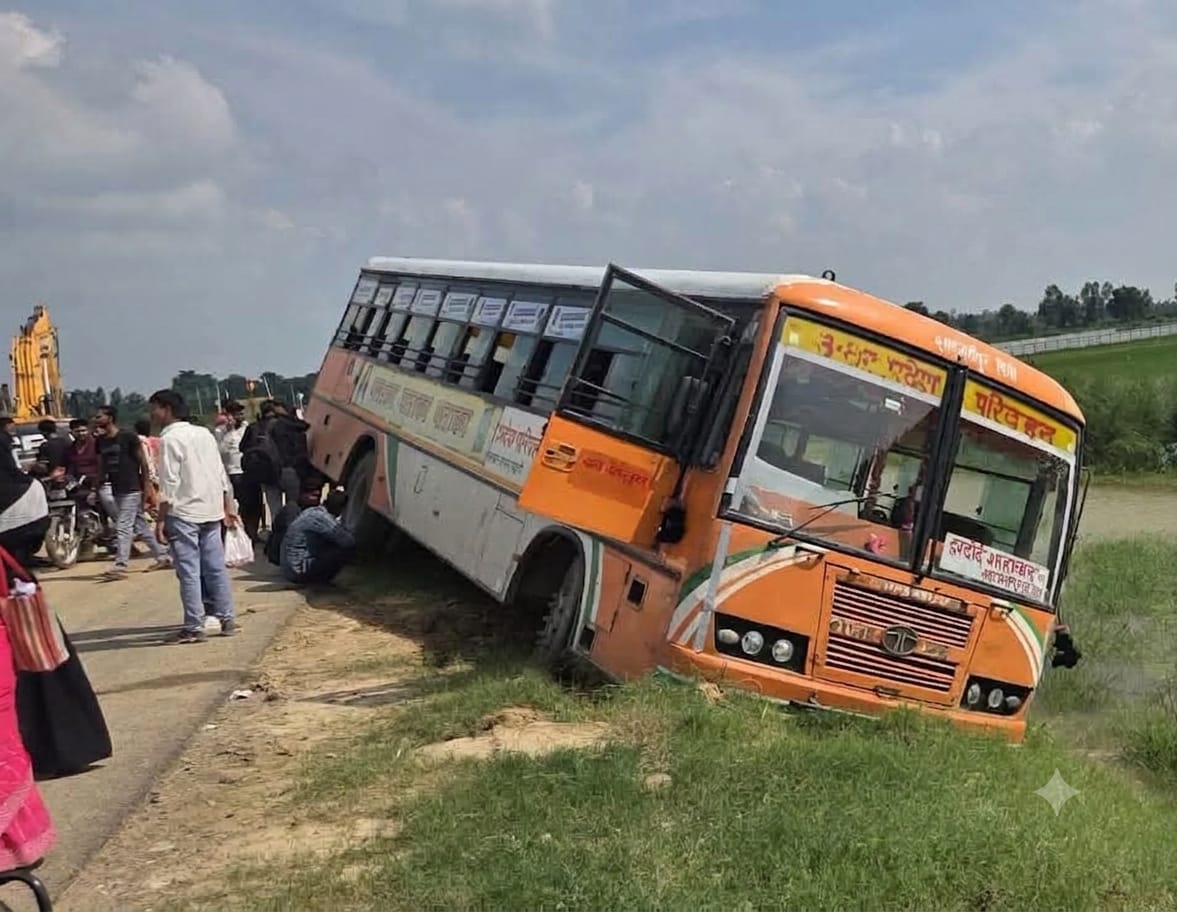 हरदोई में बाइक सवार को बचाने के चक्कर में रोडवेज बस दुर्घटनाग्रस्त, यात्रियों में मची चीख-पुकार