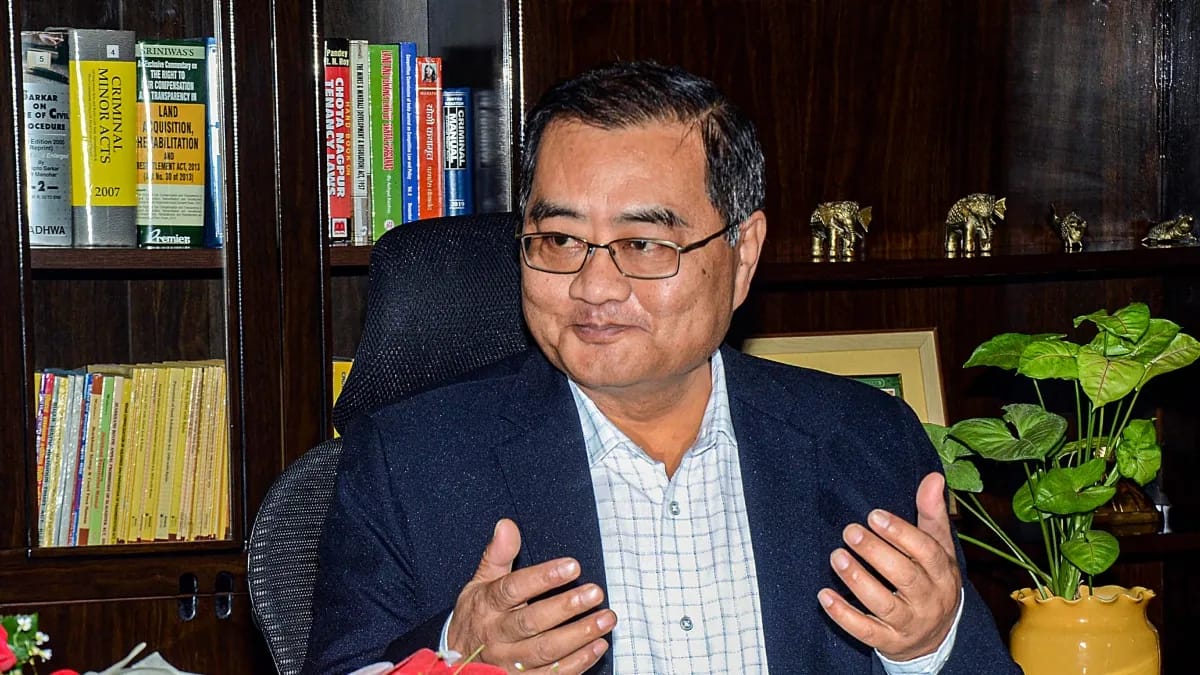 JPSC Former Chairman Arrested: छात्र आंदोलन के बीच बड़ा Action, CID ने पूर्व चेयरमैन एल खियांग्ते को दबोचा