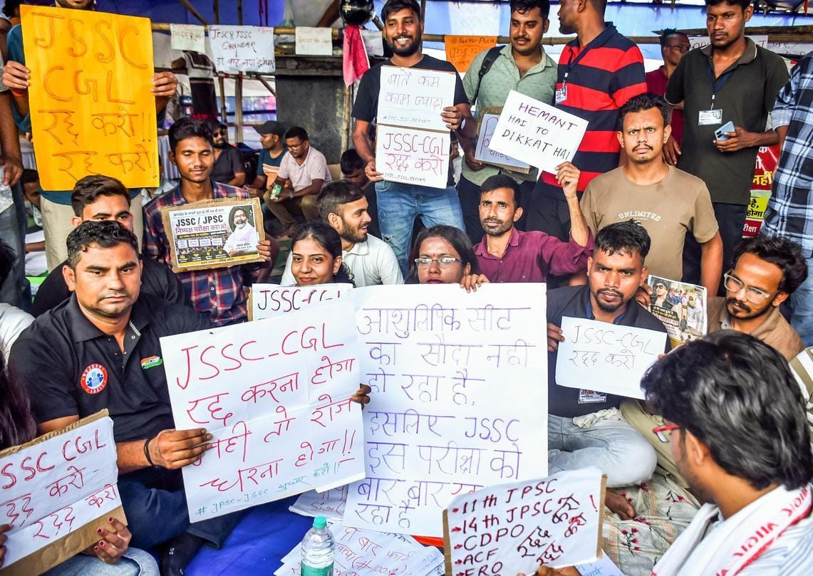 Jharkhand Student Protest Live: रांची में छात्रों पर Tear Gas Action, विधानसभा के करीब पहुंचा प्रदर्शन