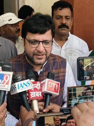 हरदोई में स्वतंत्रता संग्राम सेनानियों के परिजनों का भव्य सम्मान, मंत्री नितिन अग्रवाल समेत कई गणमान्य रहे मौजूद
