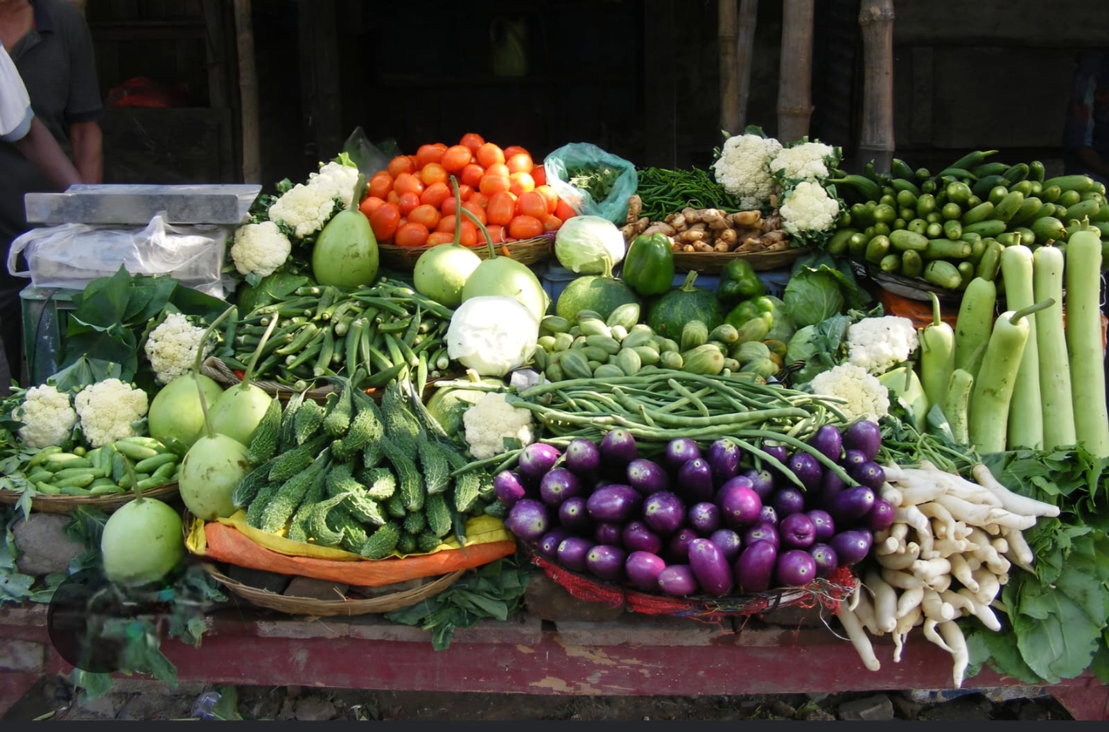 मूसलाधार बारिश से बढ़ी महंगाई, सब्जियों के दाम चढ़े; राशन वितरण की तारीख बढ़ी
