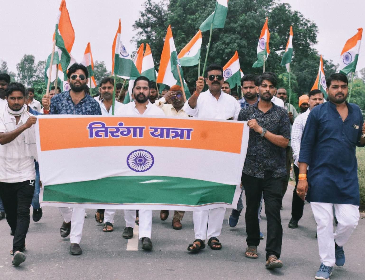 हरदोई के हरियावां में भव्य तिरंगा यात्रा, शहीदों को नमन कर सेनानी परिवारों का हुआ सम्मान