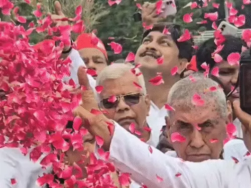 जनेश्वर मिश्र जयंती पर अखिलेश यादव ने दी श्रद्धांजलि, लखनऊ में ब्राह्मण सम्मेलन में भी होंगे शामिल