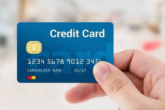 Credit Card को Lifetime Free बनाएं: Annual Fee से छुटकारा पाने का सबसे कारगर तरीका