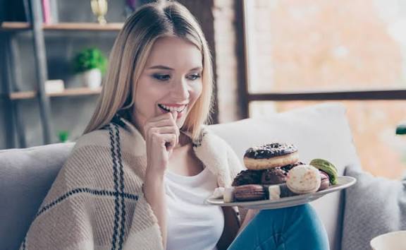 Sweet Cravings: हर समय मीठा खाने का मन करता है? शरीर दे रहा हो सकता है संकेत