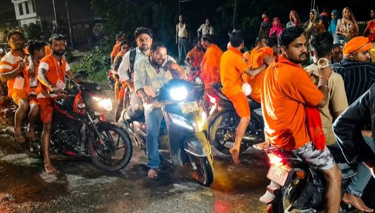 प्रयागराज में दर्दनाक सड़क हादसा, एक बाइक पर सवार तीन कांवड़ियों की मौत