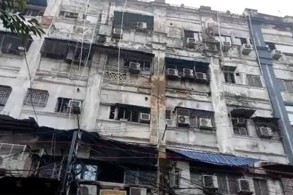 कोलकाता की पांच मंजिला इमारत में भीषण आग, 9 लोगों की मौत