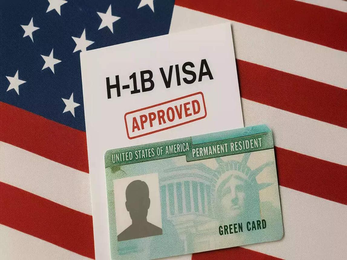 H-1B Visa 2026: Indians के Jobs और Green Card पर क्या असर?