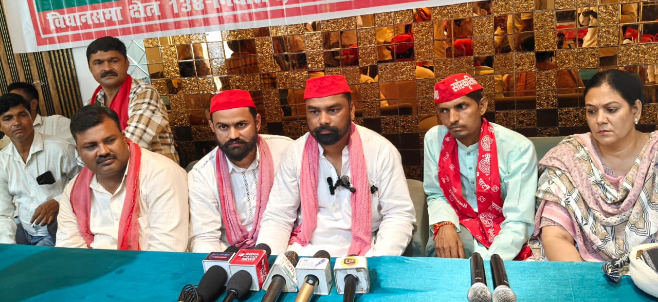 Nighasan Cycle Rally: निघासन में साइकिल रैली ने दिखाया दम, रघुराज प्रताप सिंह चौहान के समर्थन में उमड़ा जनसैलाब