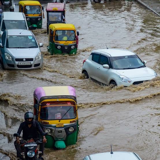बारिश आई तो गुरुग्राम क्यों डूब गया? Urban Flooding और खराब Drainage की पूरी कहानी